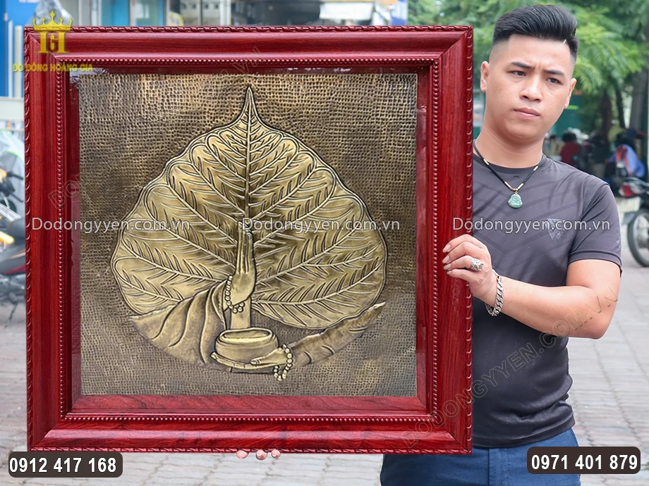 Khung tranh bằng gỗ gụ chắc chắn